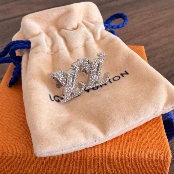 ❌SOLD❌NEW LOUIS VUITTON LV Iconic Silver Crystal Embellished Earrings - Picture 2 of 5